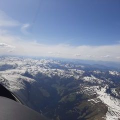 Flugwegposition um 13:45:40: Aufgenommen in der Nähe von Gemeinde Hollersbach im Pinzgau, Hollersbach im Pinzgau, Österreich in 3232 Meter